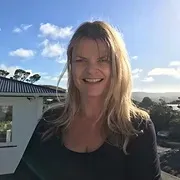 Holly McCLOY